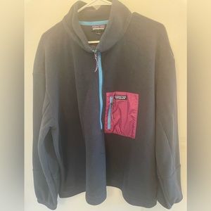 Patagonia XL quarter zip. No damage.